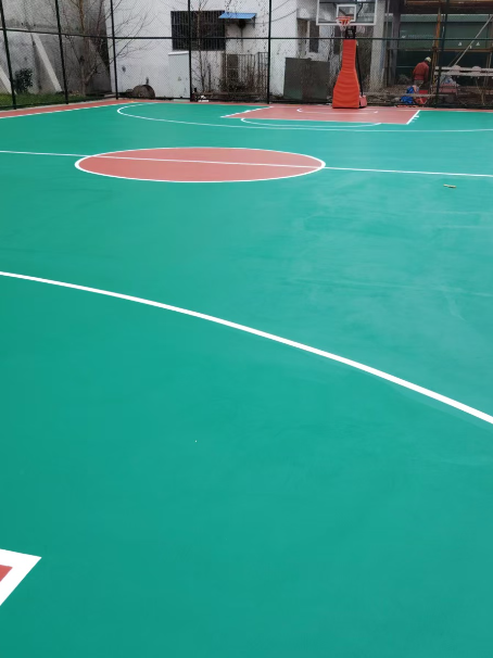 汪清 球场长期使用易出现地面开裂
